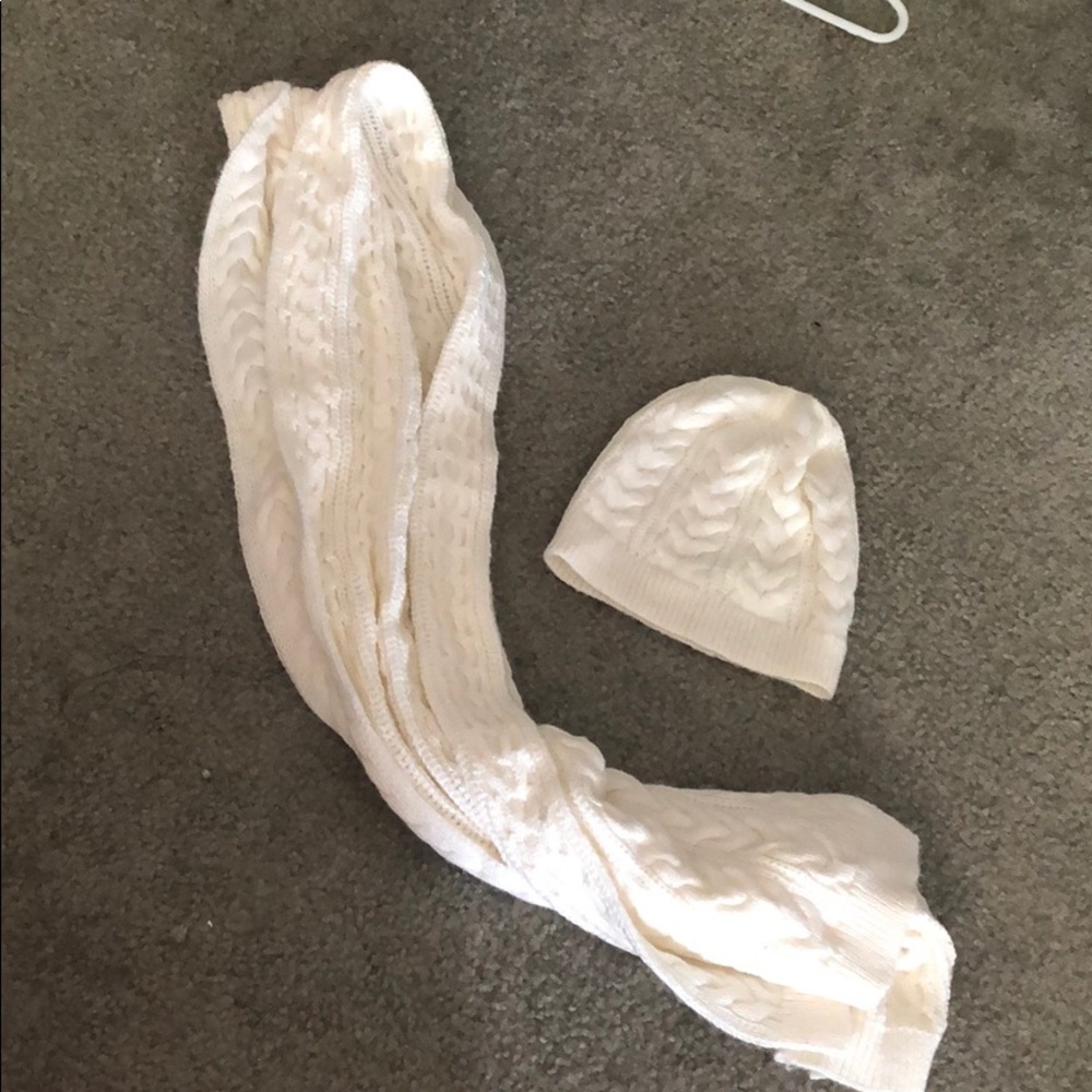 Scarf and hat set
